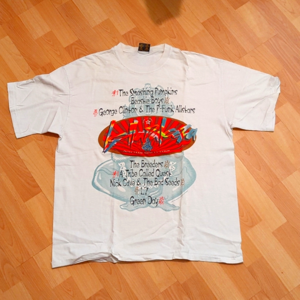 VINTAGE LOLLAPALOOZA 1994 SHIRT.